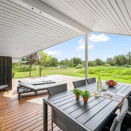 Dom wakacyjny Kari - 900m From The Sea By Interhome